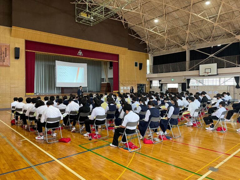 Empowering Schools to Save Energy with Battery-Free Smart Control