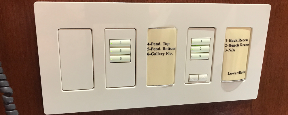 Light buttons in courthouse